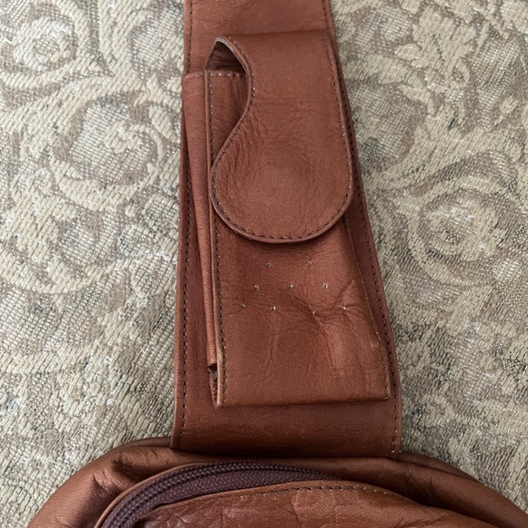 Vintage Leather Sling bag crossbody - Picture 3 of 5